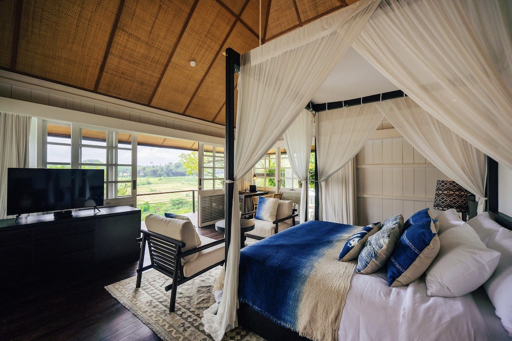 ROYAL, JALA, SUITE, KING BED, MOUNTAIN VIEW