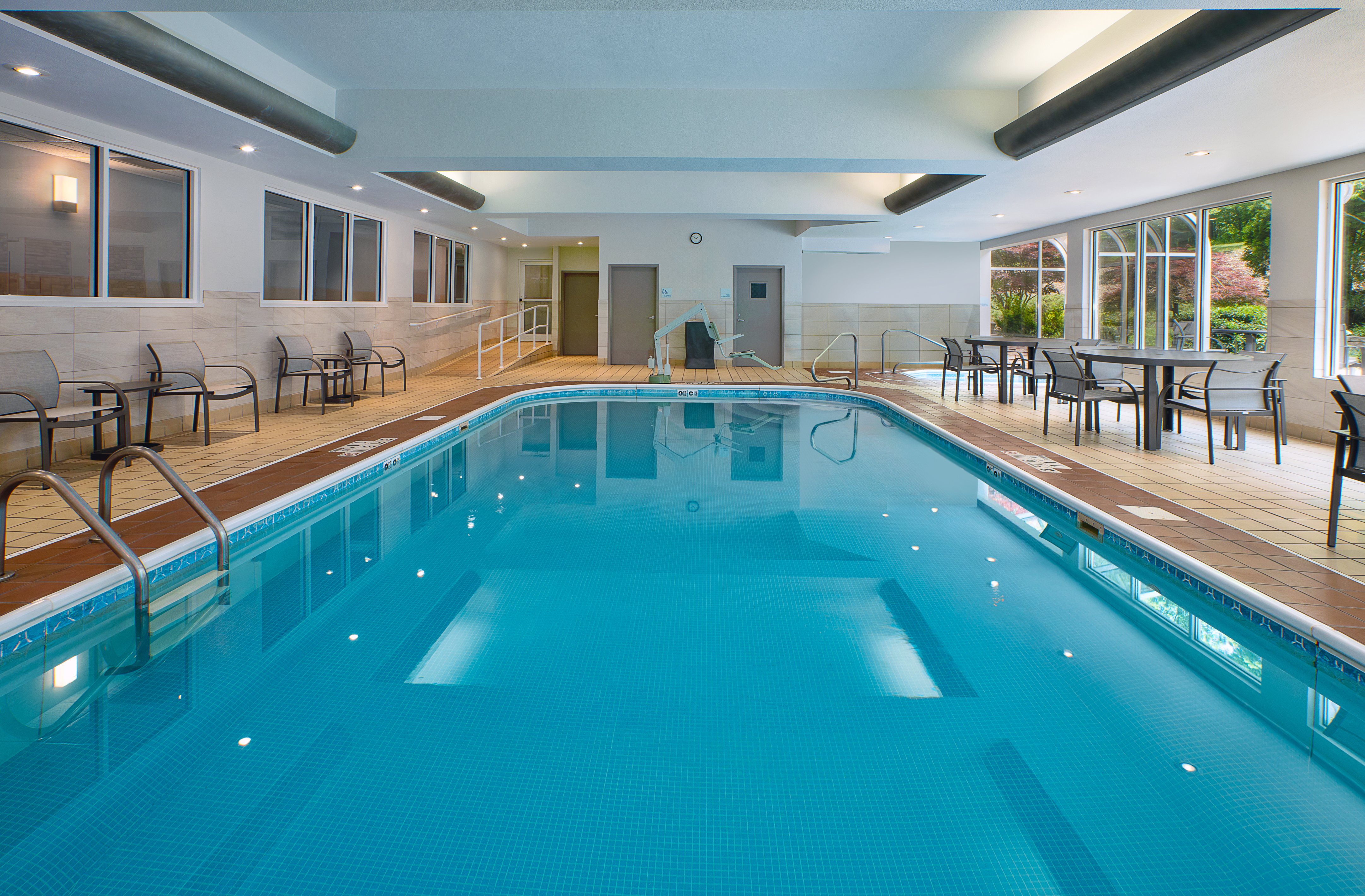 Holiday Inn Express Hotel Suites Youngstown N Warren Niles 43/79