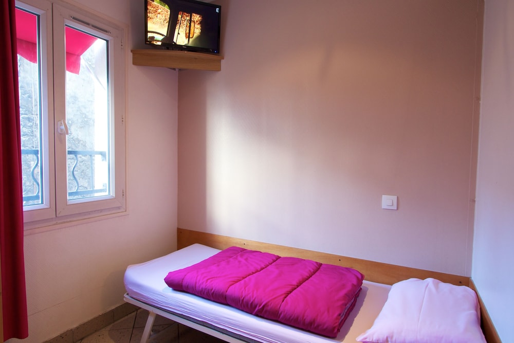 Bastille Hostel 12/47