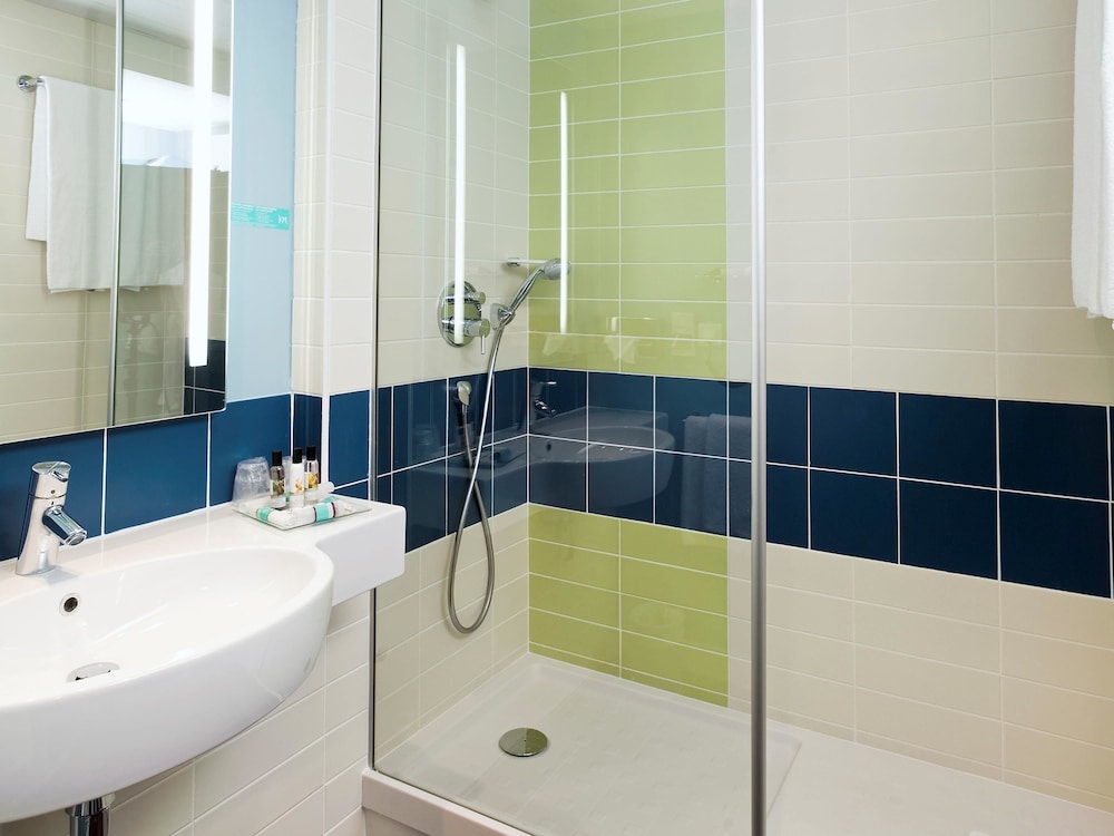 Mercure Paris Massy Gare TGV 13/76