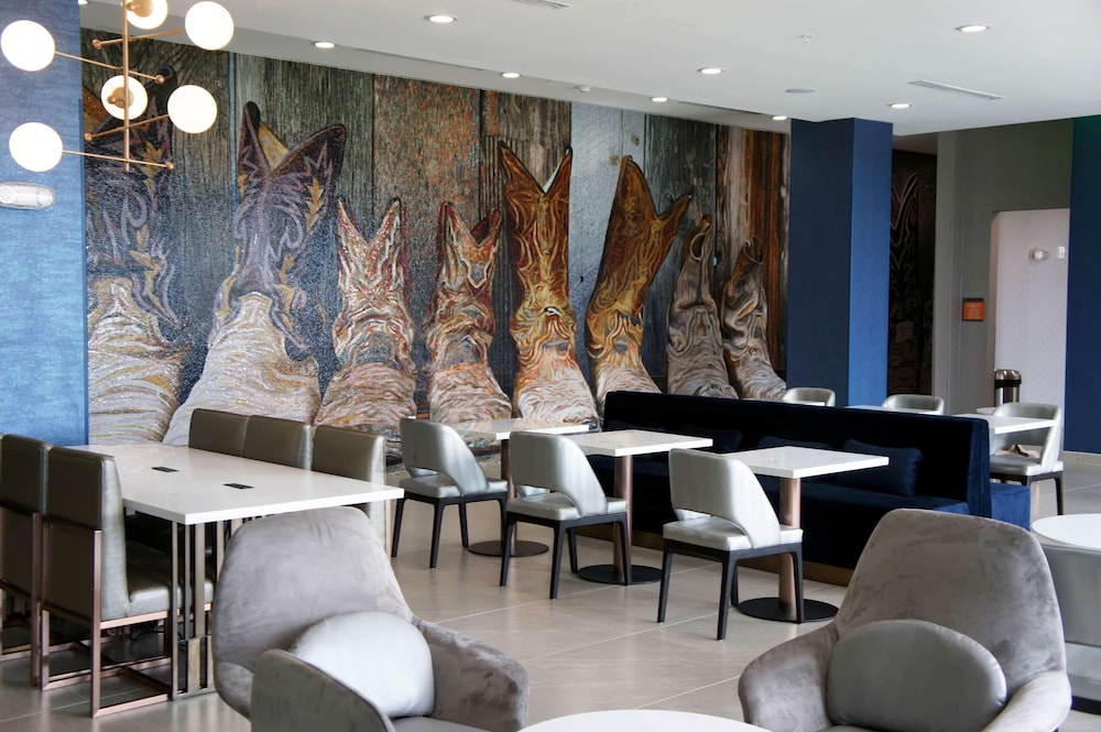 La Quinta Inn & Suites by Wyndham Terrell 33/41