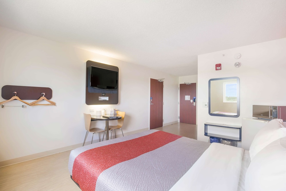 Motel6 Kingston, ON 24/62