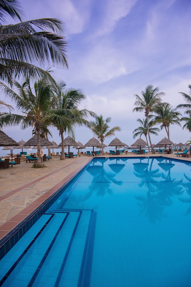 White Sands Resort and Conference Centre 6/50