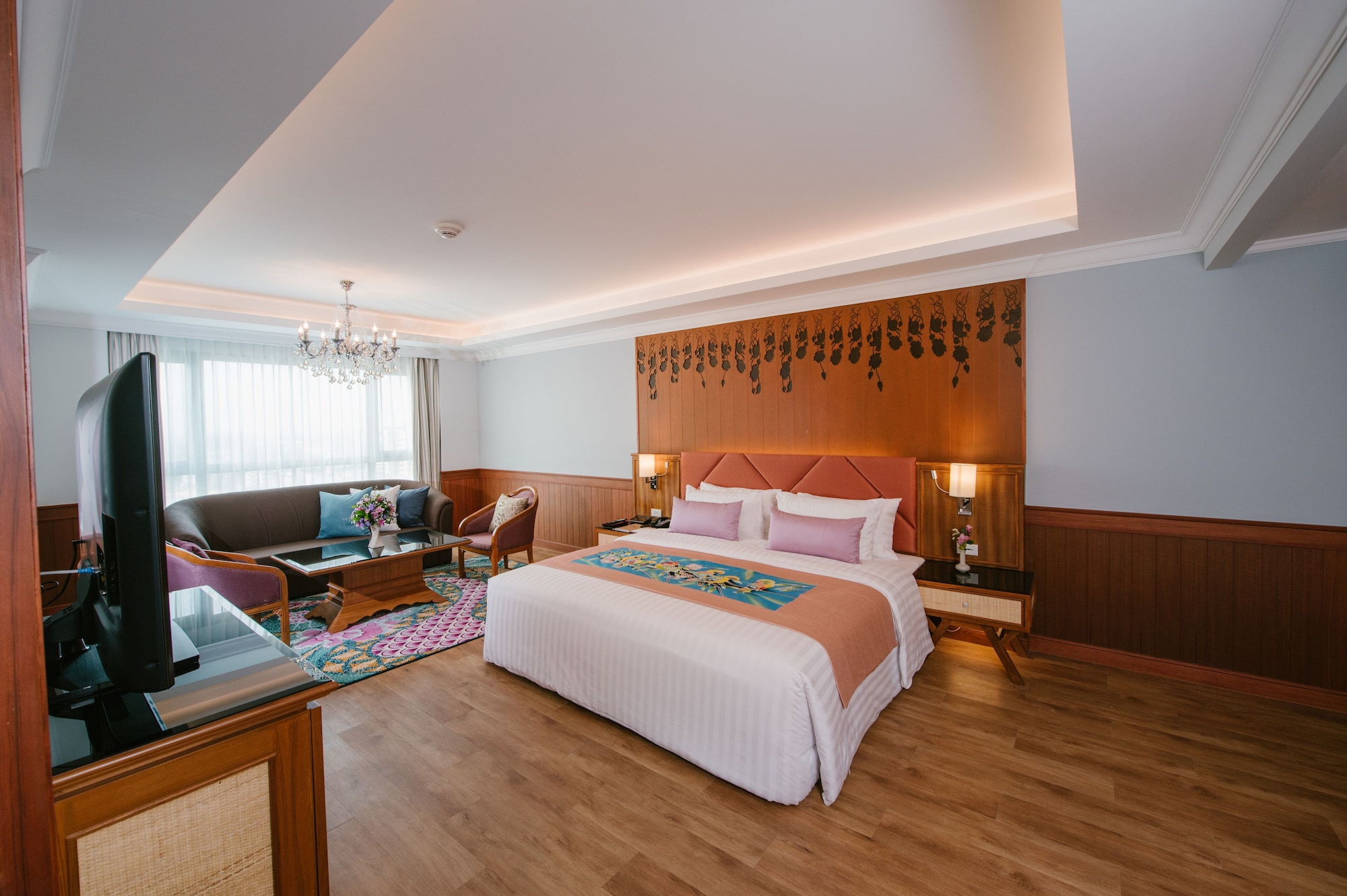 EXECUTIVE, SUITE