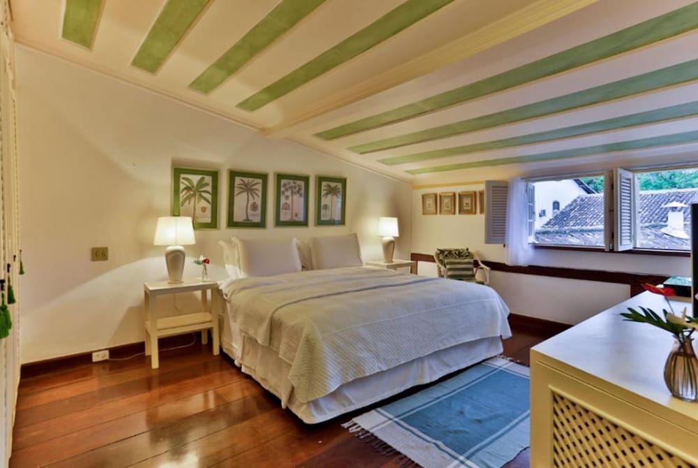 Suite, King and Twin Beds, Pool Side