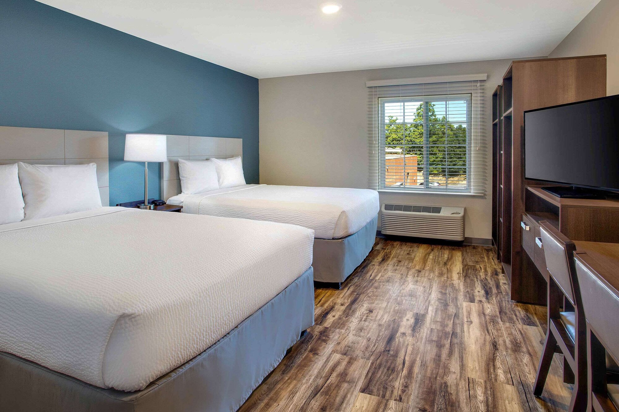 STUDIO, 2 QUEEN BEDS, KITCHEN
