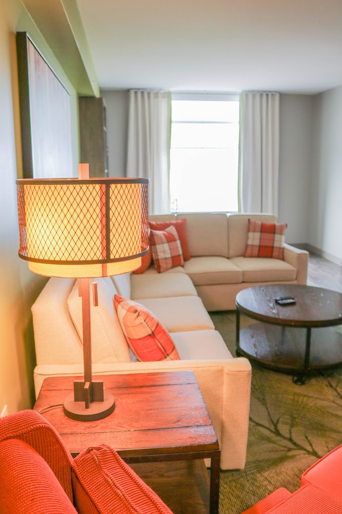 HOTEL INDIGO TRAVERSE CITY 48/78
