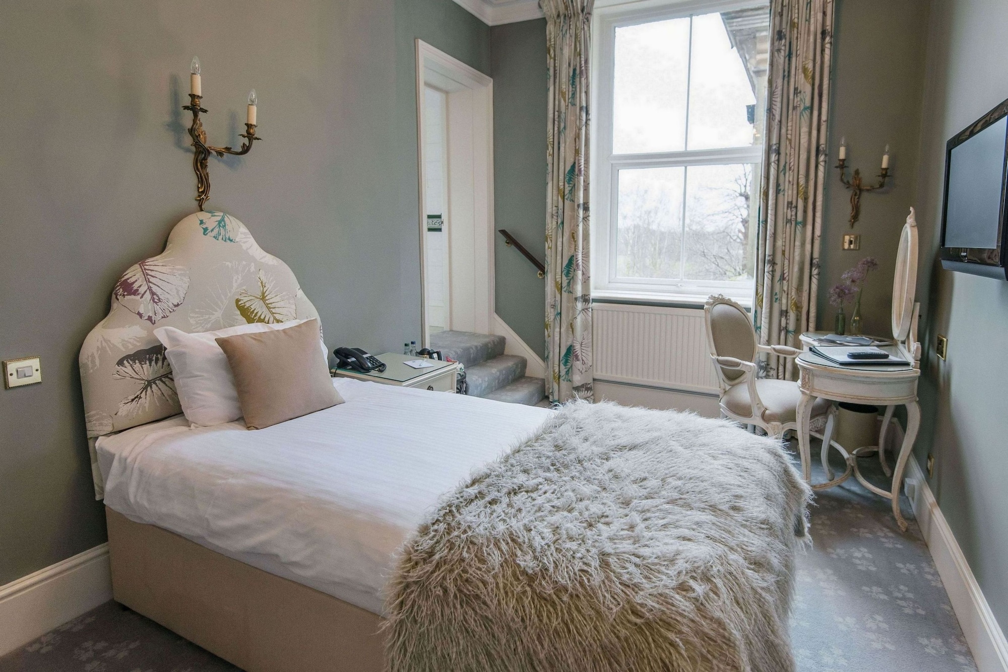 Solo, Traveller, Single Bed