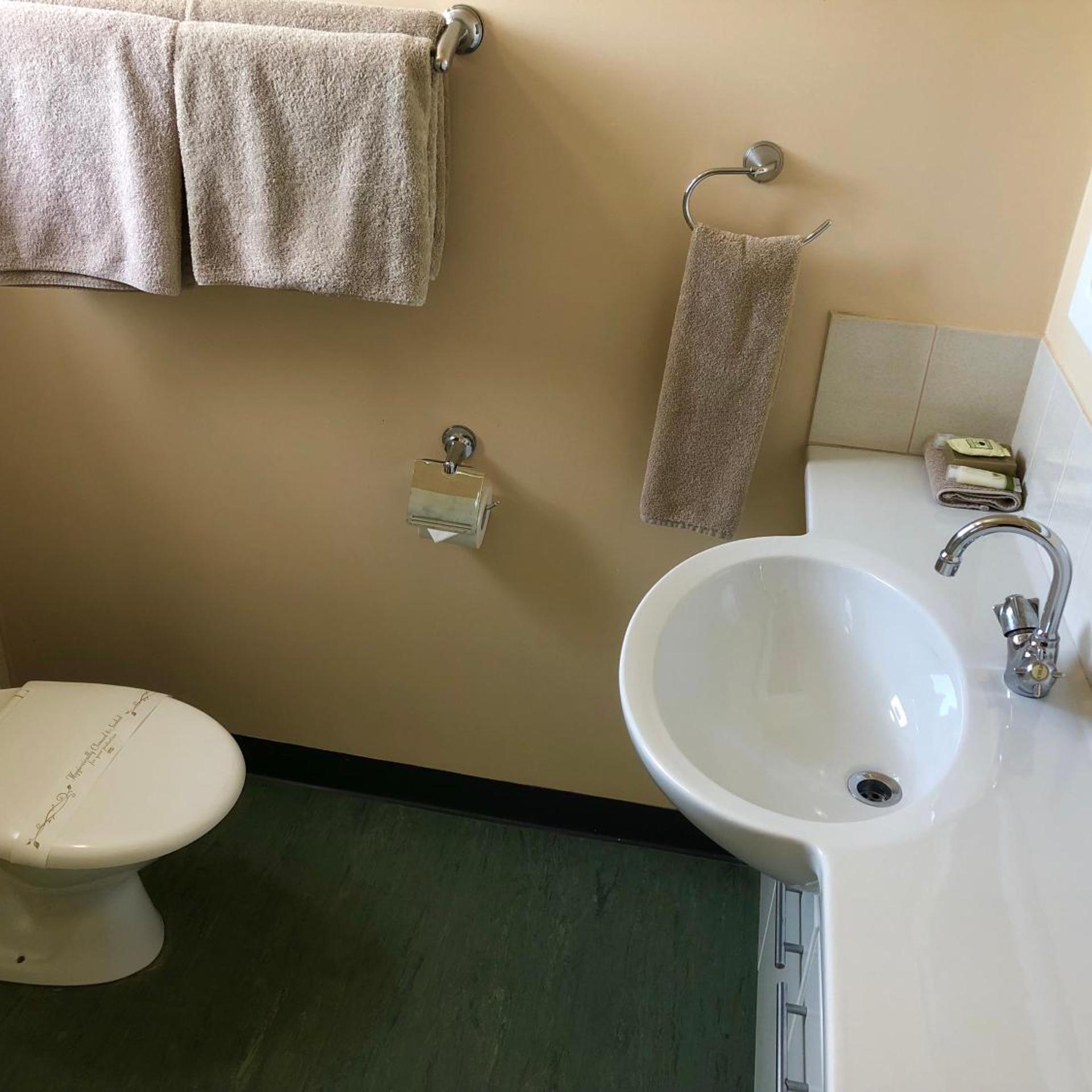 SHEFFIELD MOTOR INN 41/43