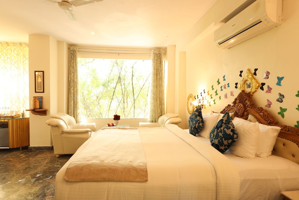 LUXURY, SUITE