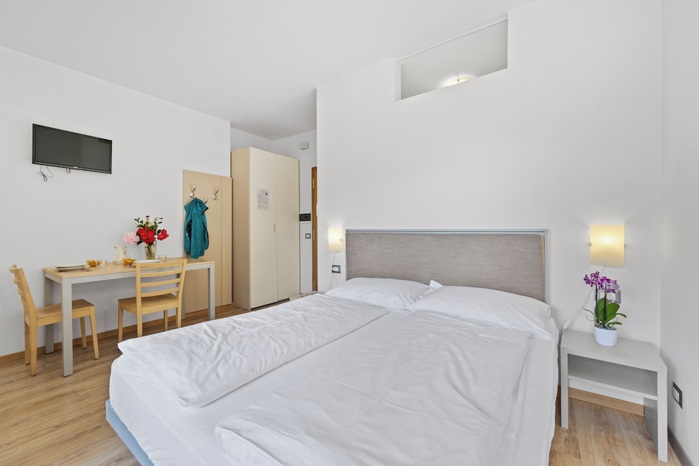 Panoramic, Studio, Double Bed, Valley View, Balcony