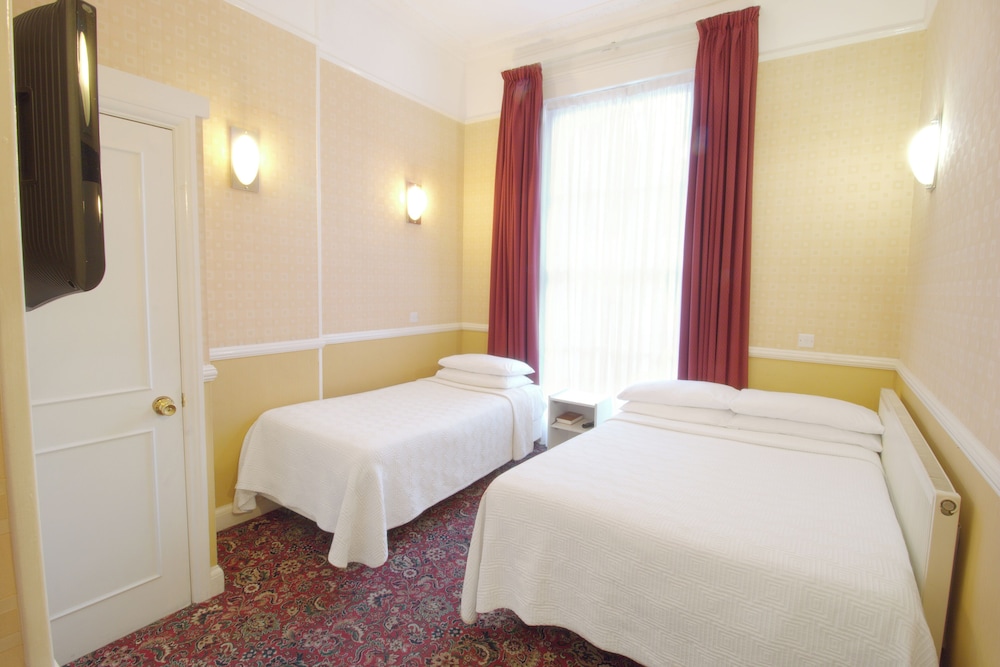 Balmoral House Hotel 10/32
