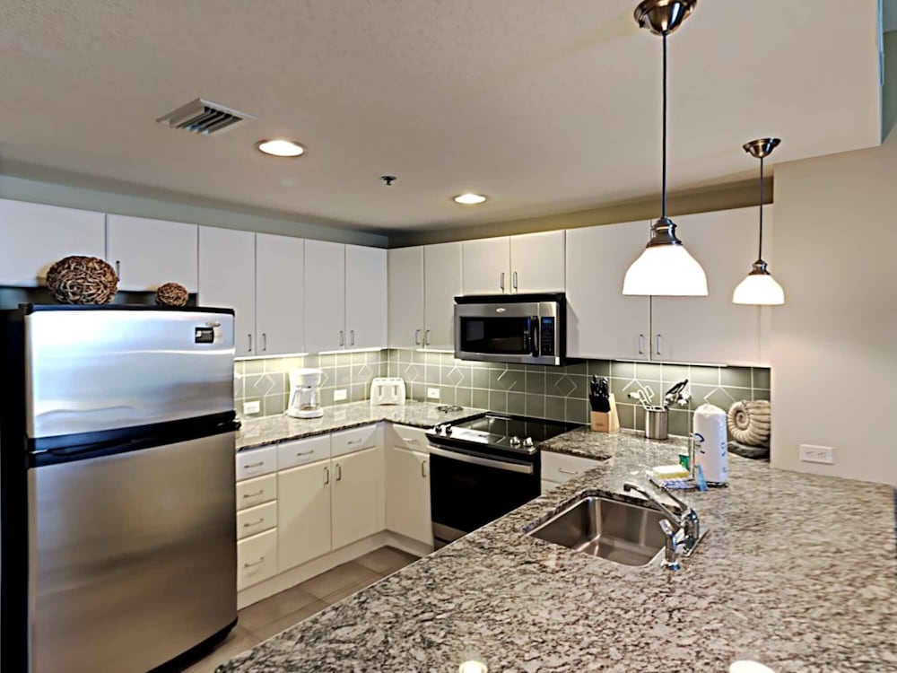Grand Panama Beach Resort by Emerald View Resorts 60/77