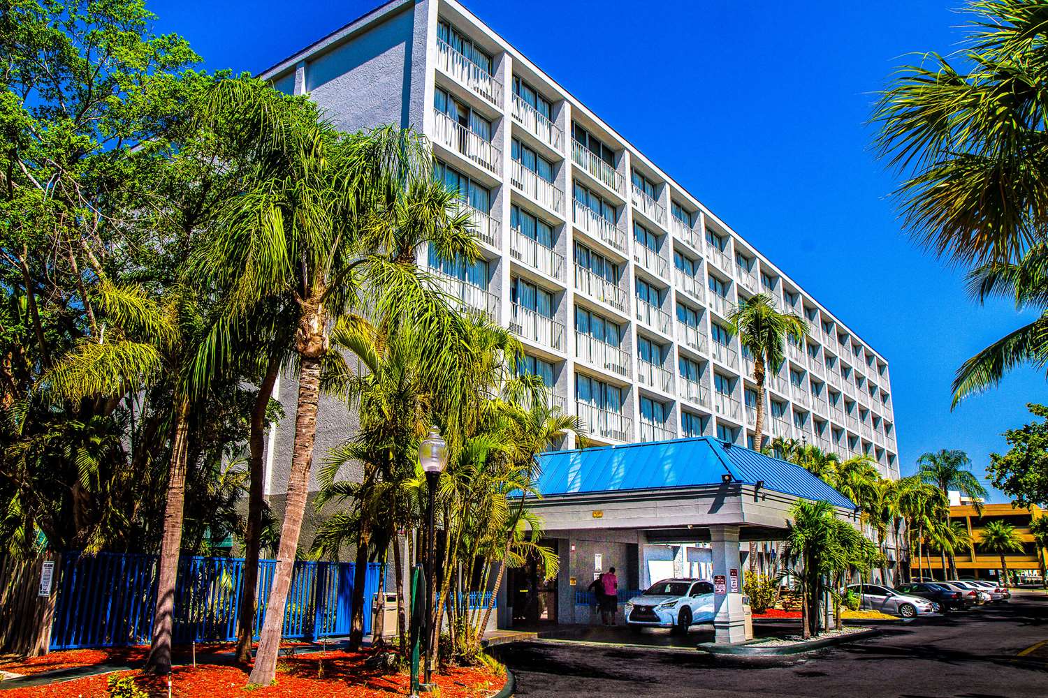 North Miami Beach Gardens Inn & Suites 42/42