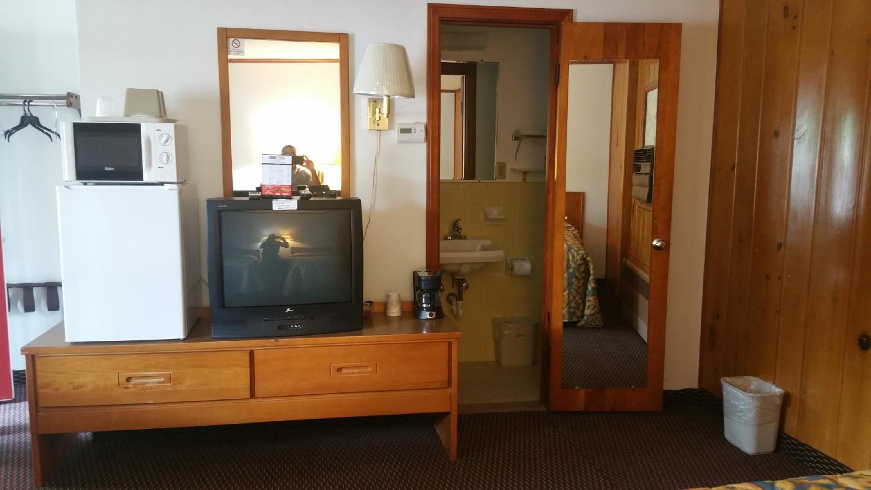 Sun 'n Snow Motel 36/50
