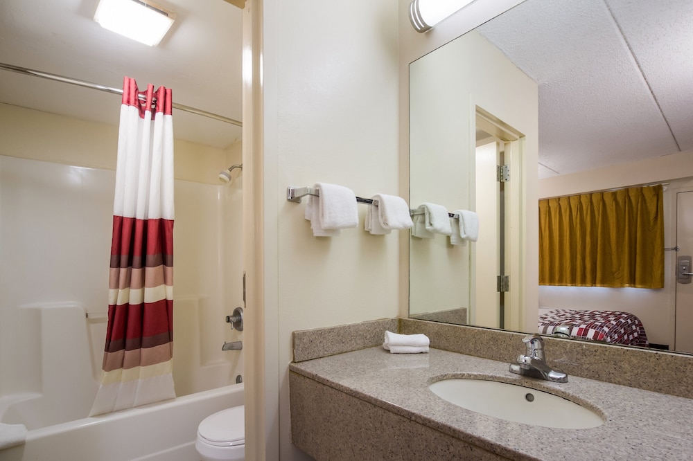 Red Roof Inn Shelbyville 24/32