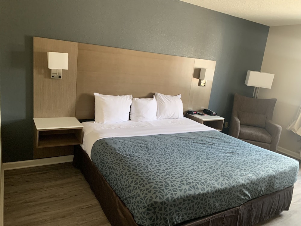 Econo Lodge Cherry Point 9/43
