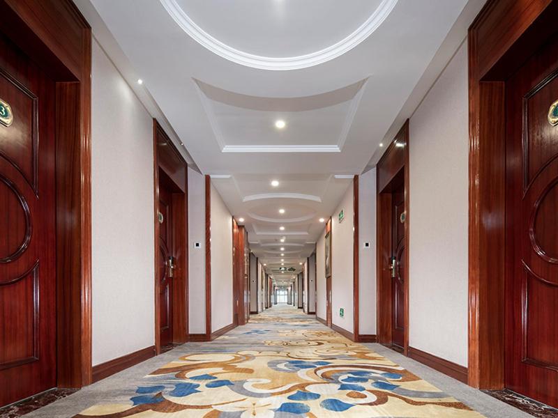 Vienna Hotel (Shenzhen Pingshan High-Speed Railway Station) photo2
