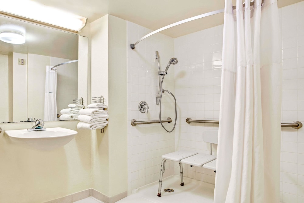 Days Inn By Wyndham Bradenton - Near The Gulf 40/43