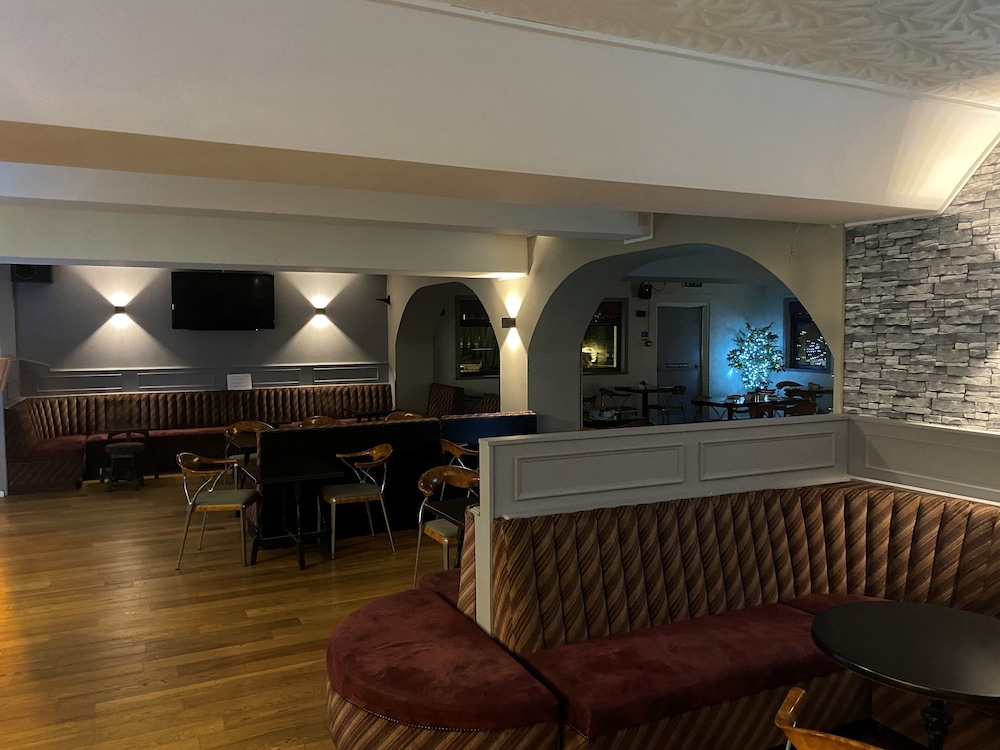 Smithton Hotel 49/70