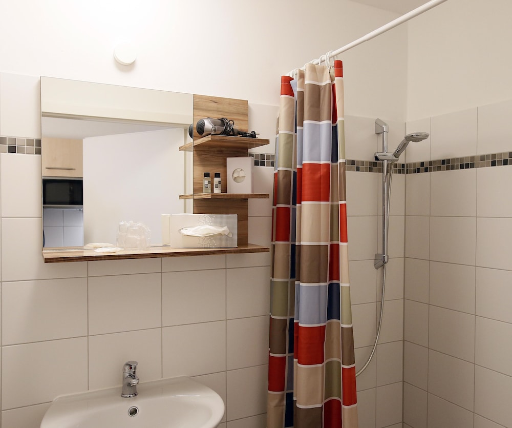 Hotel Lutzow 18/65