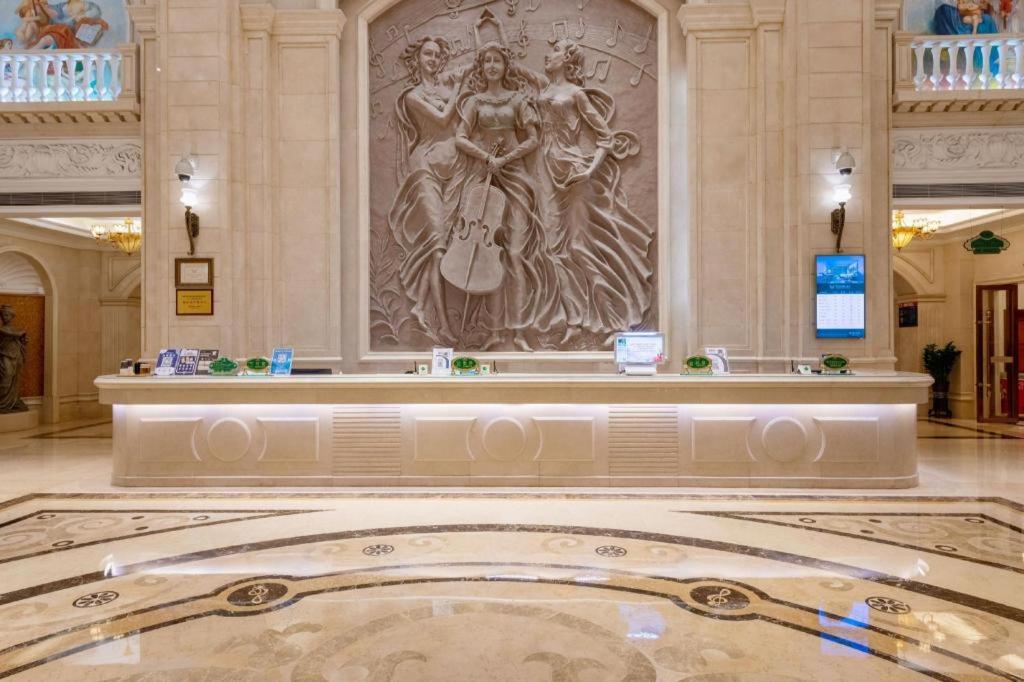 Vienna International Hotel (Shenzhen North Railway Station) 7/54