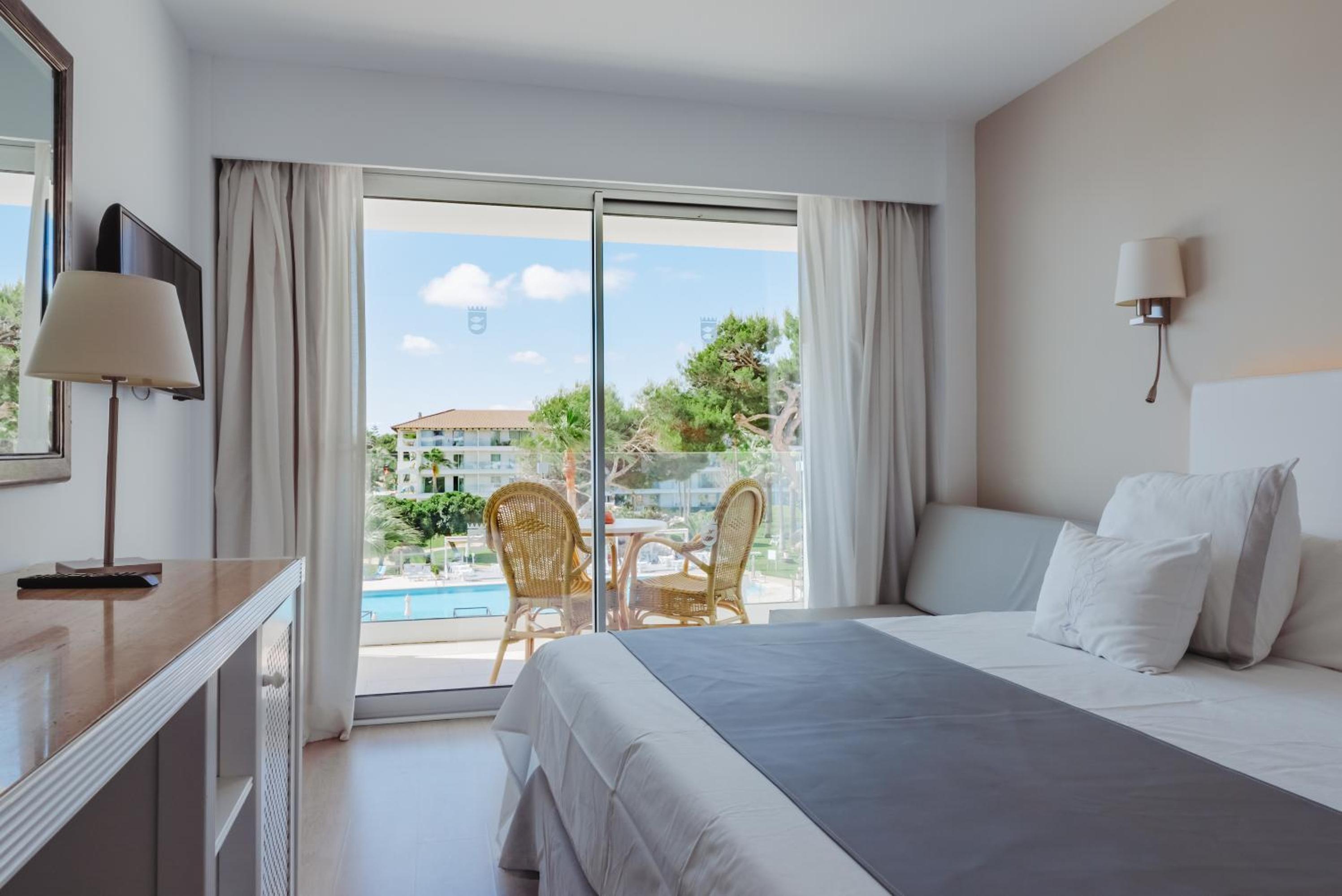 Room, Double or Twin Bed, Side Sea View