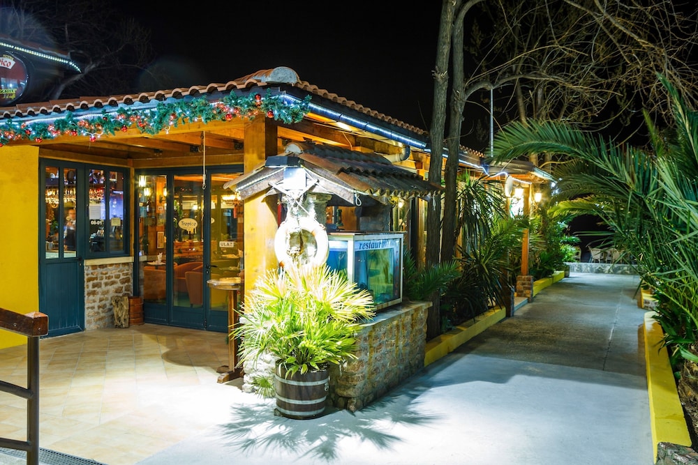 Villa Tropico 4/50