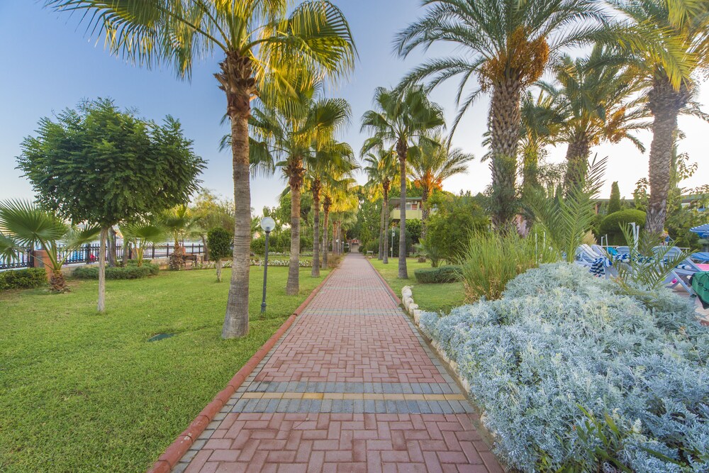 Lonicera Resort And Spa Hotel 24/50