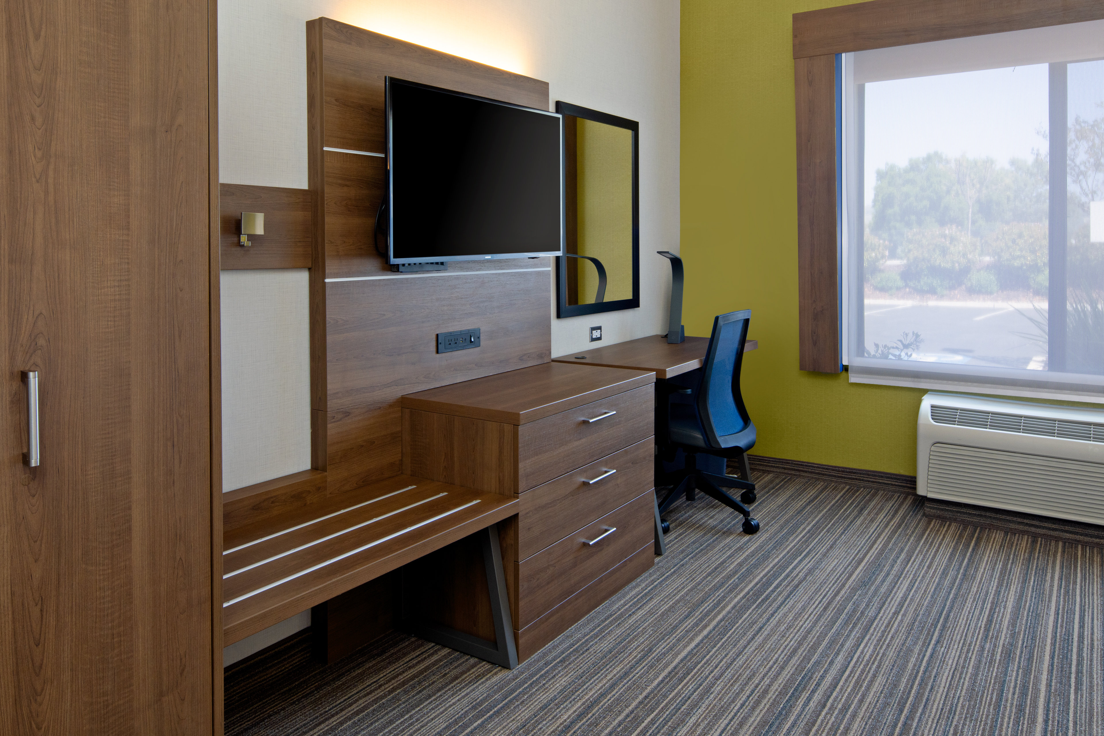 Holiday Inn Express Hotel Suites ATASCADERO 40/48