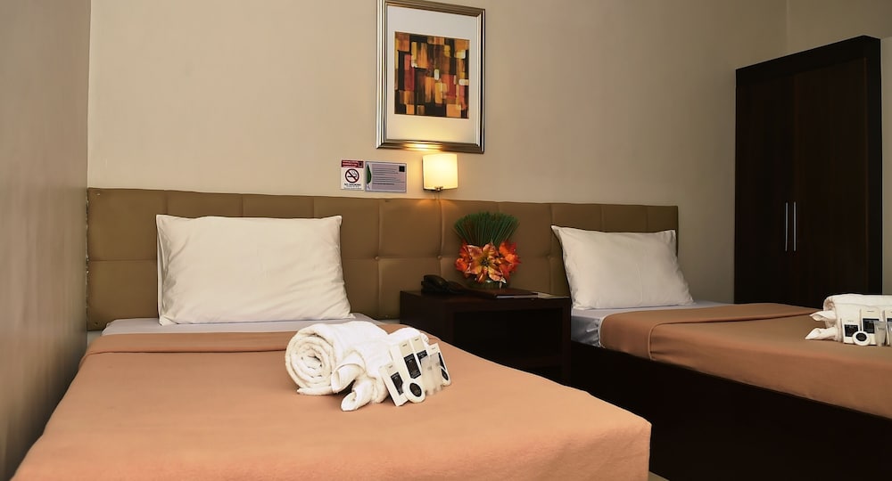 Columbus Plaza Hotel 27/55