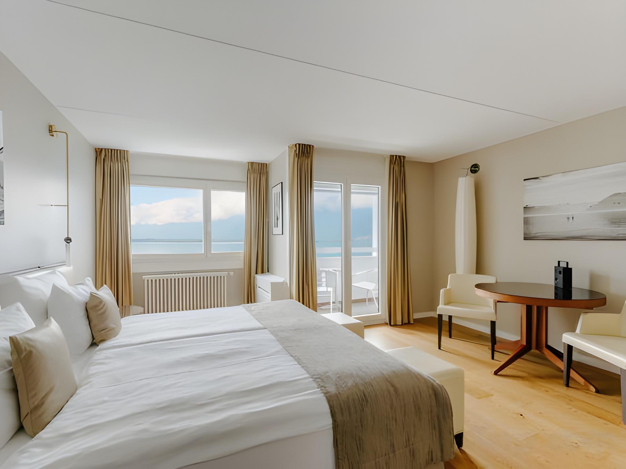 Mona, Suite, Lake View