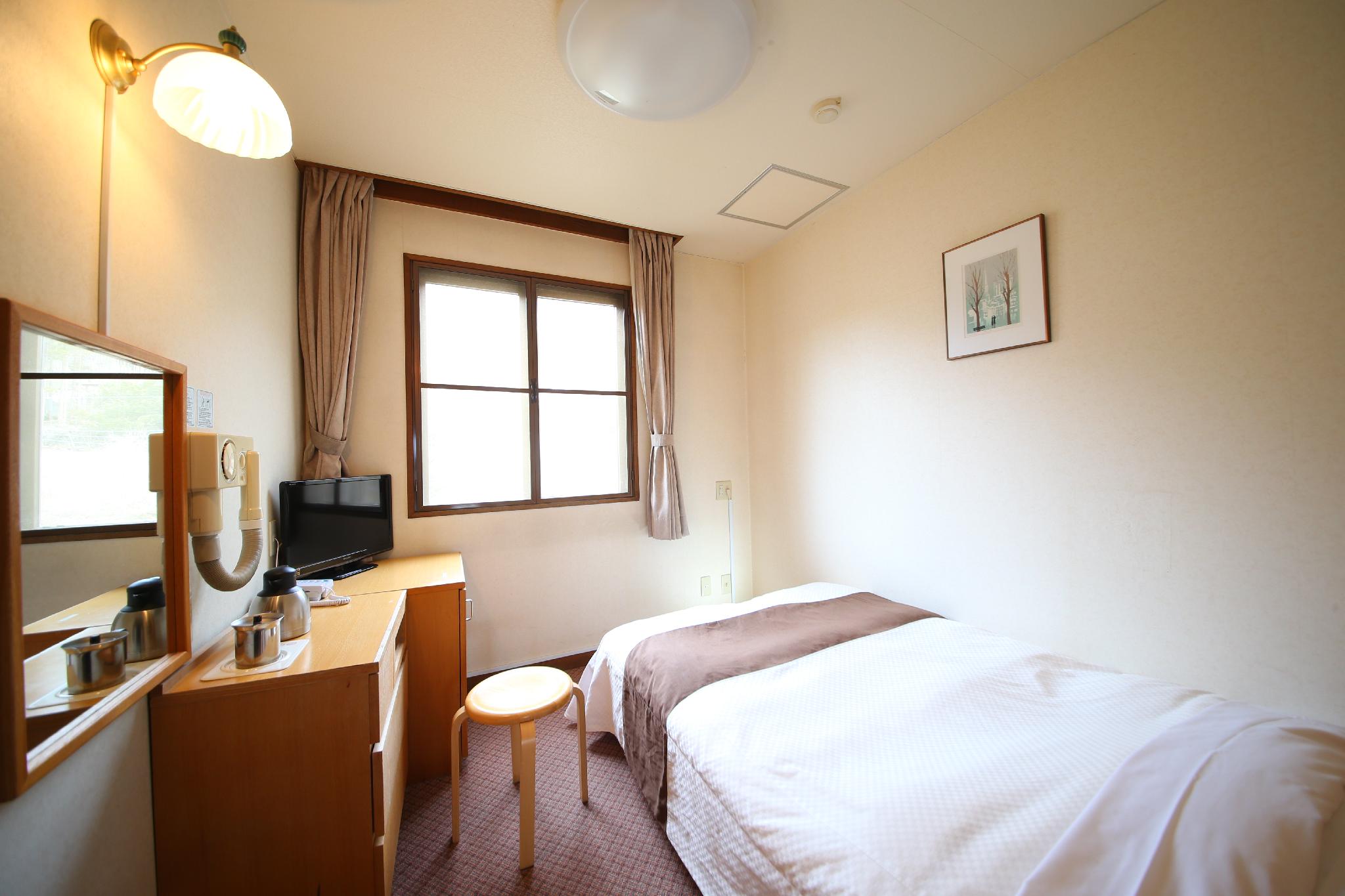 Room, Single, No View, West Wing