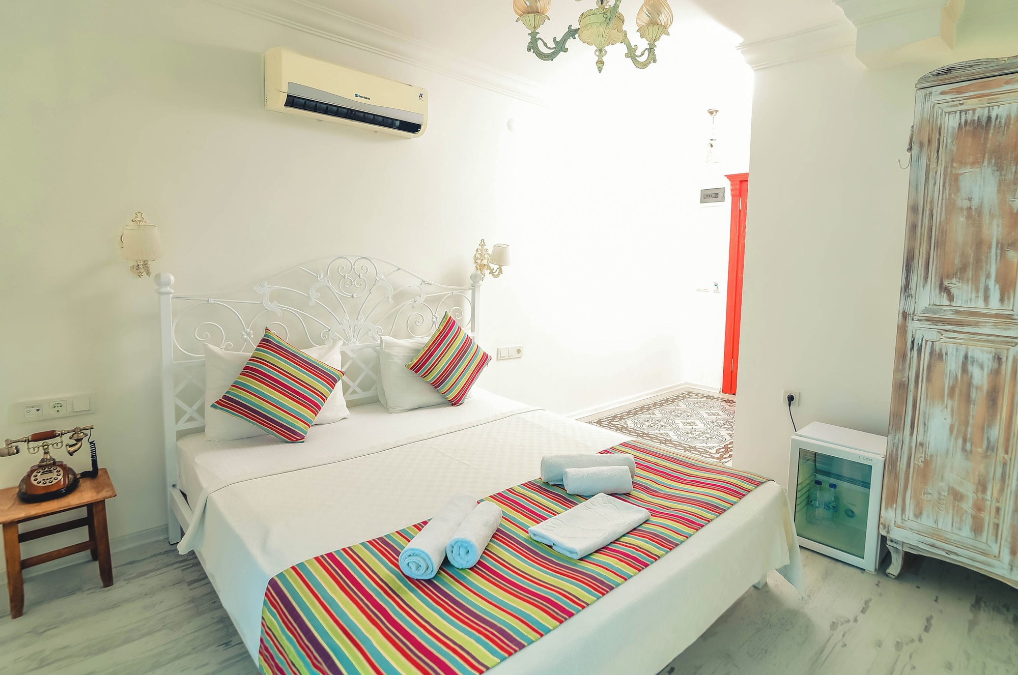 COMFORT, DOUBLE BED, POOL VIEW