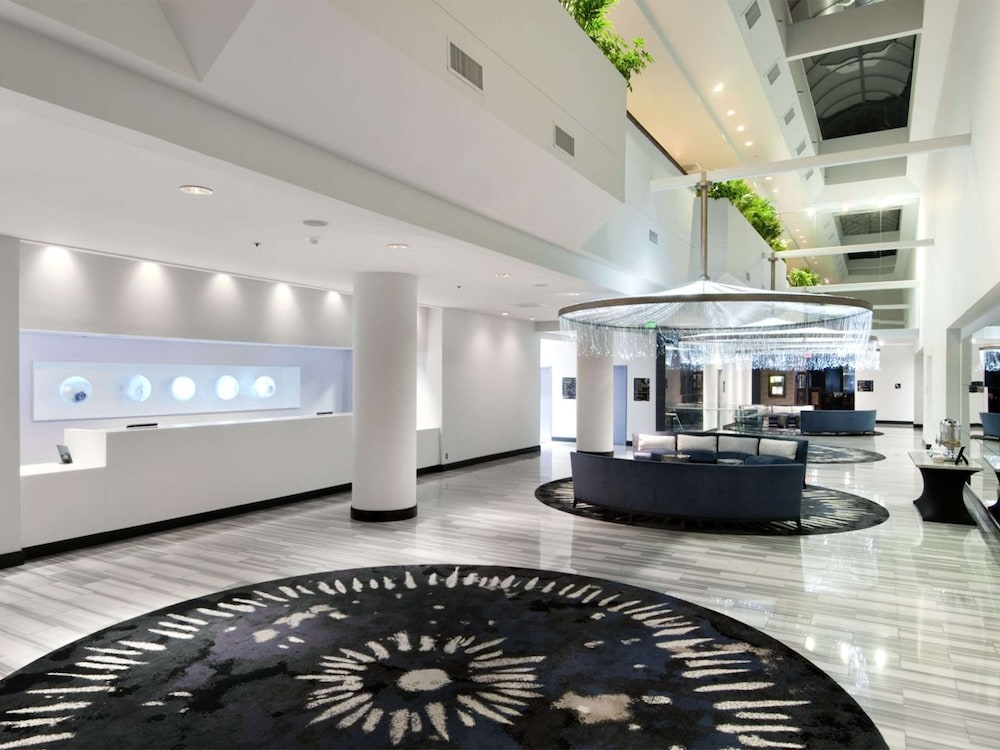 Compass Hotel Nassau Bay 3/65