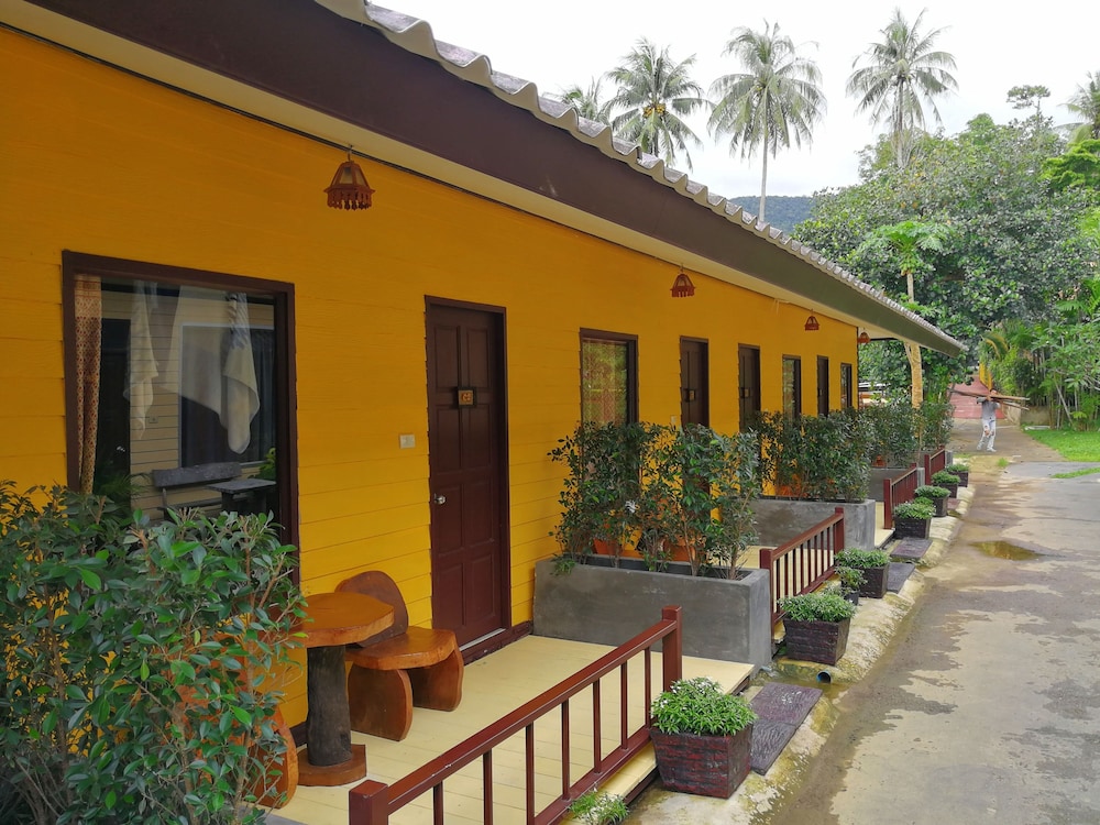Paradise Bungalows 7/47