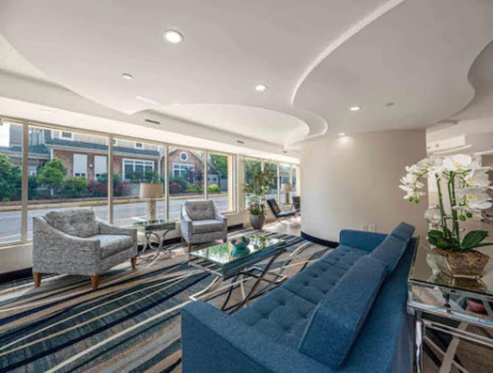 The Breakers Hotel and Suites 16/24