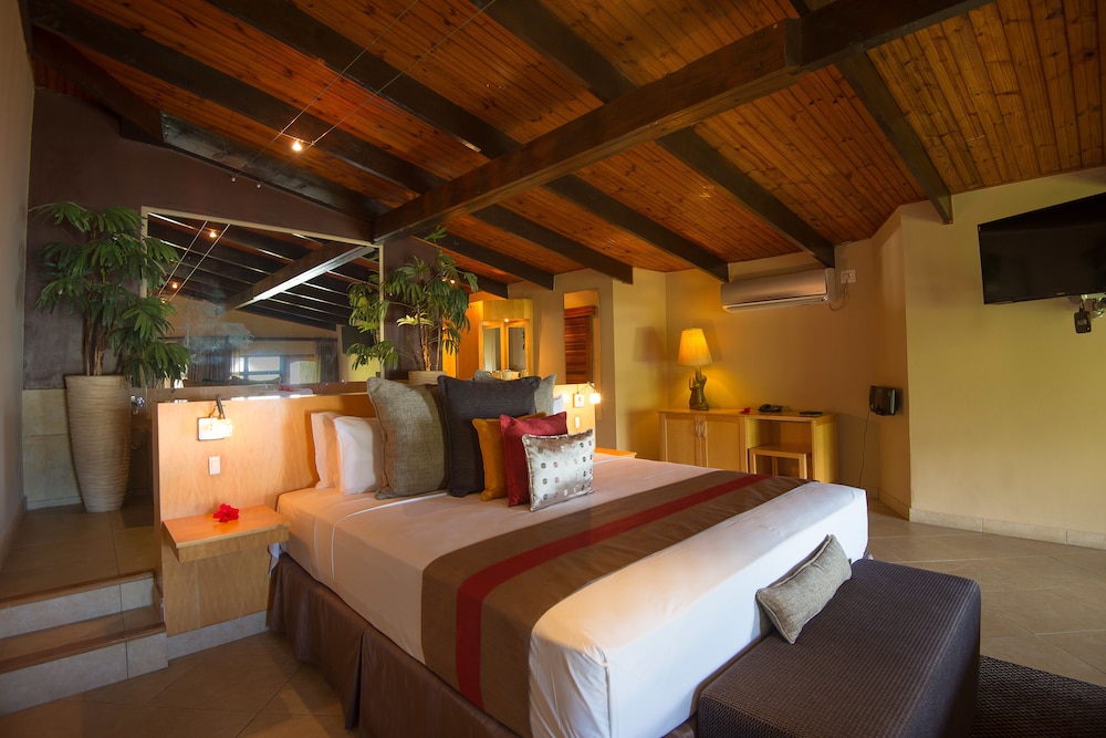 Coco de Mer Hotel and Black Parrot Suites 22/79