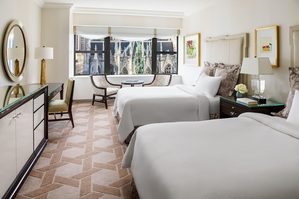 SKYLINE, 2 DOUBLE BEDS, CATHEDRAL VIEW