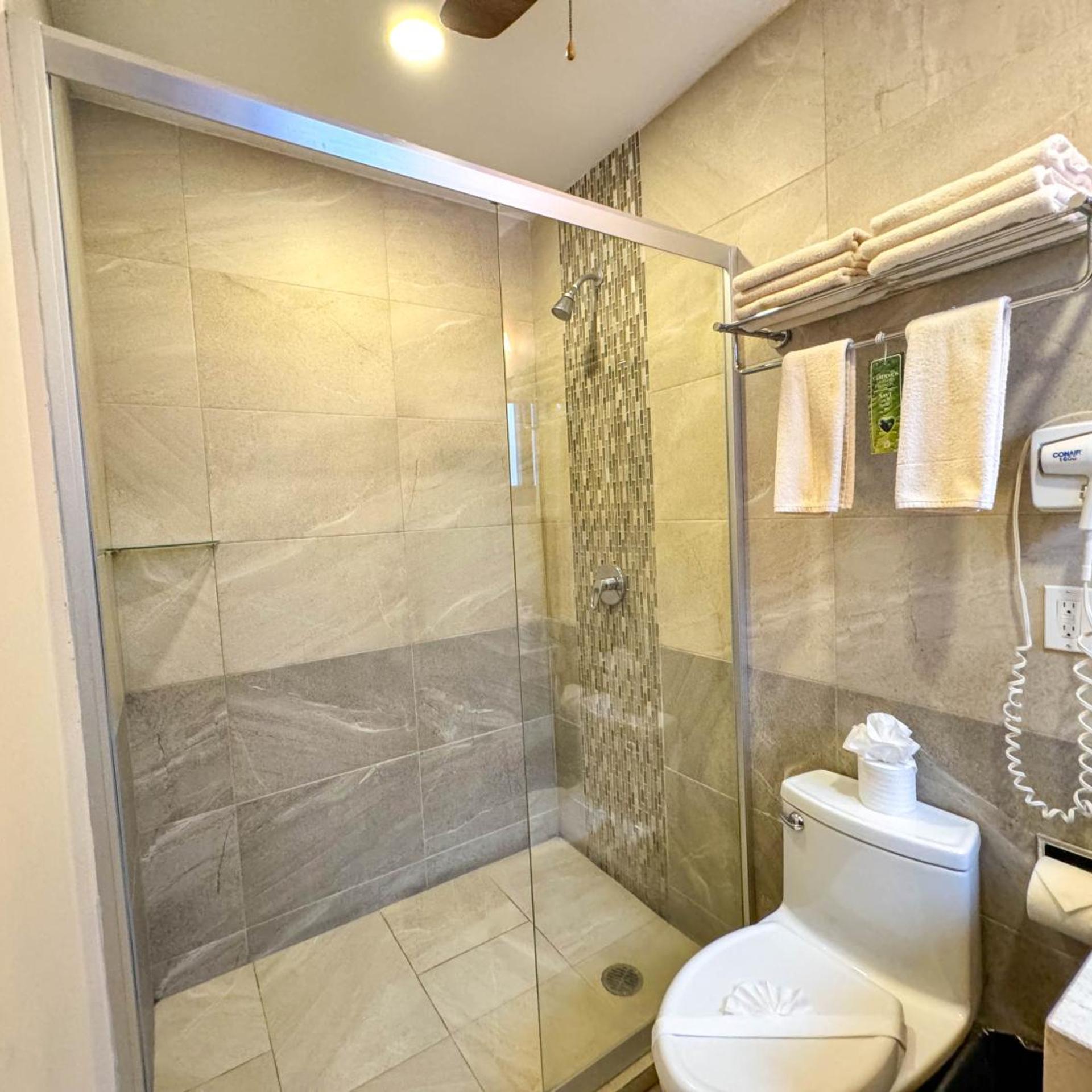 جناح بسريرين مزدوجين، Grand Fifty Suites 9/10