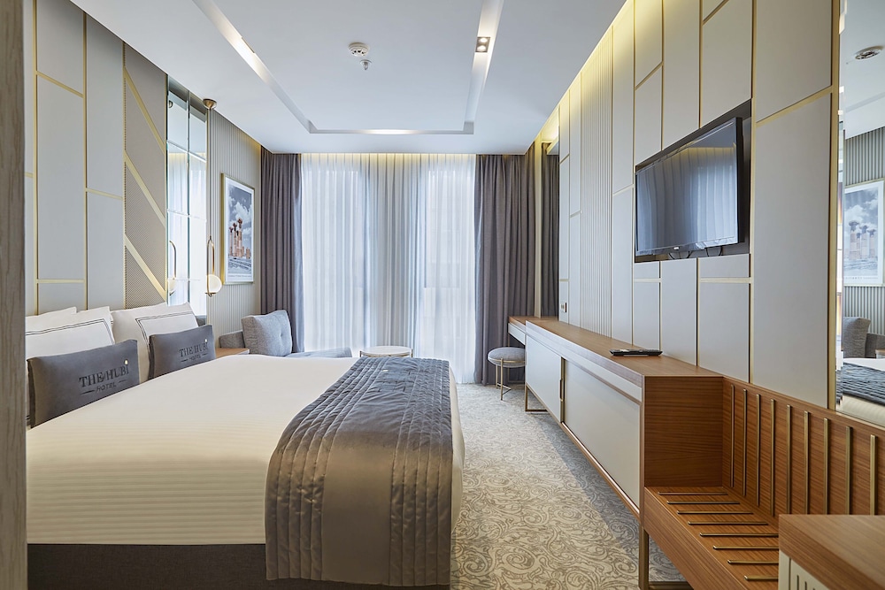 DELUXE, DOUBLE BED