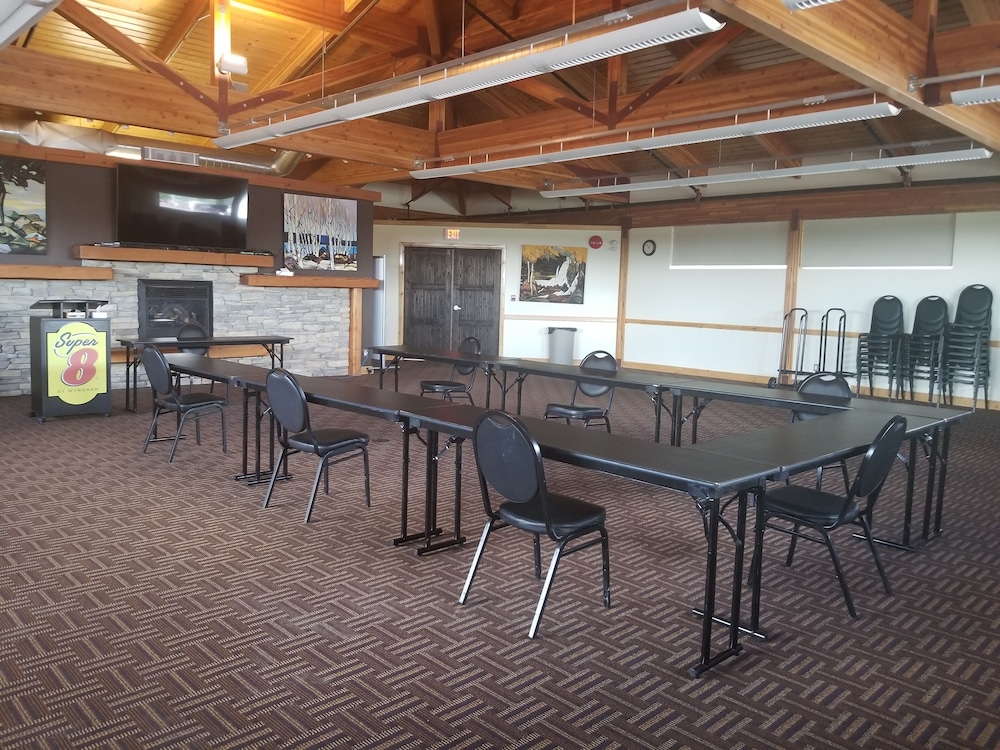 Super 8 By Wyndham Kenora 30/31