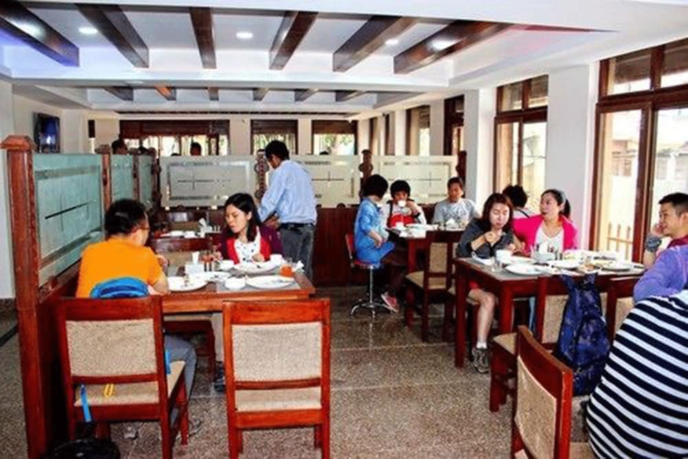 Hotel Everest Nepal 49/64