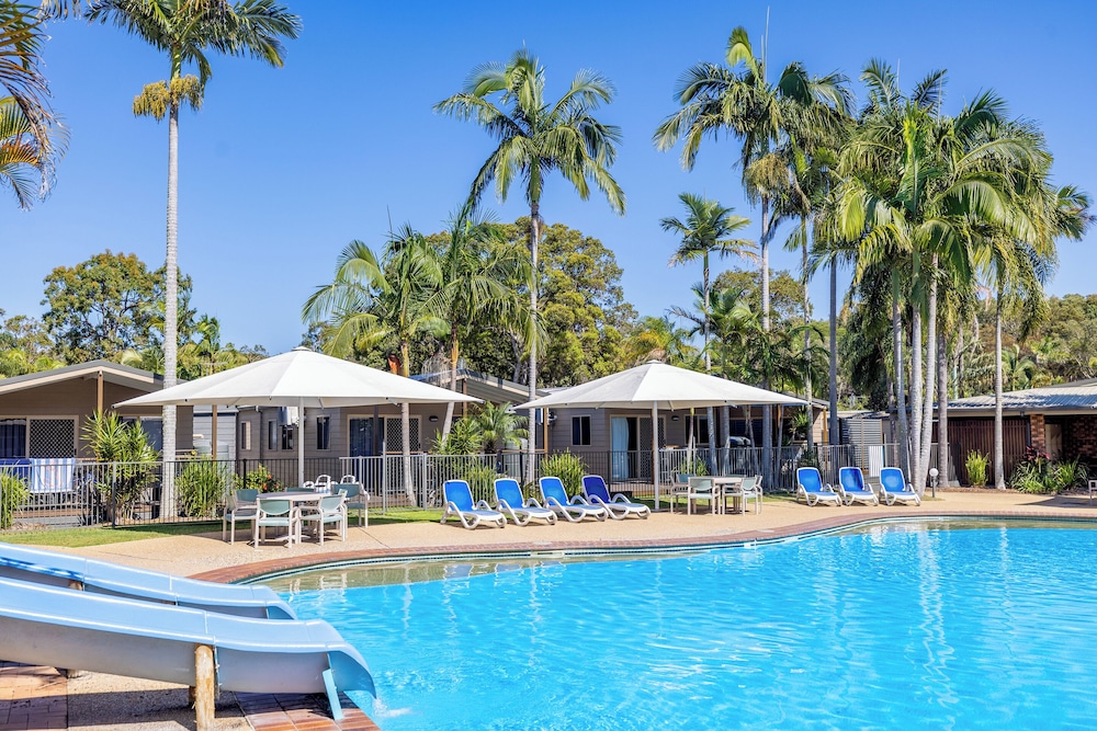 BLUE DOLPHIN HOLIDAY RESORT 4/50