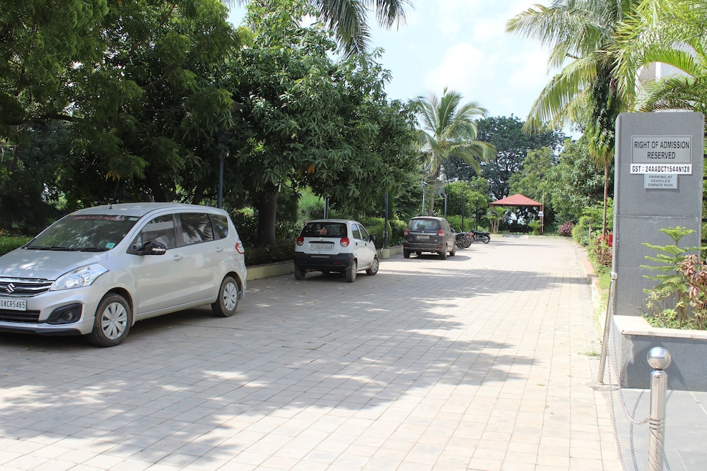 Top3 Lords Resort Bhavnagar 33/40