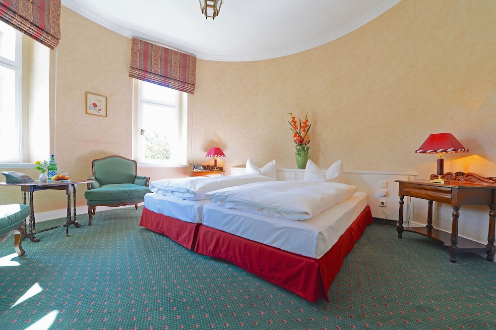 Premium, King Bed, Park View, Garden Area