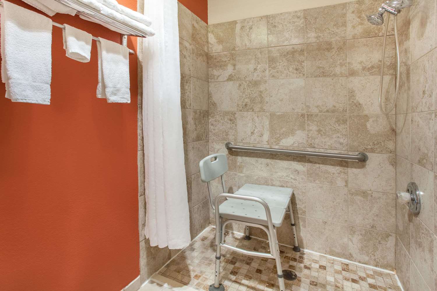 Days Inn & Suites by Wyndham Mt Pleasant 16/16