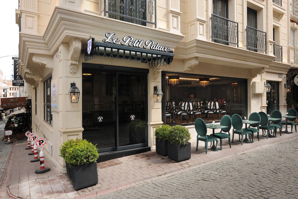 Le Petit Palace Hotel 3/50