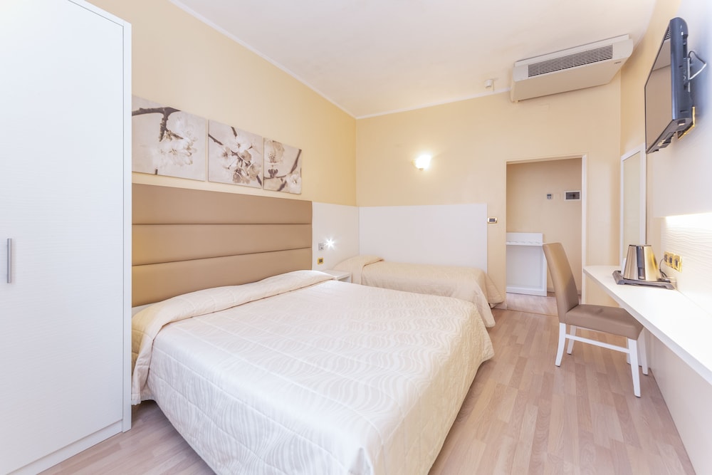 ROOM, TRIPLE