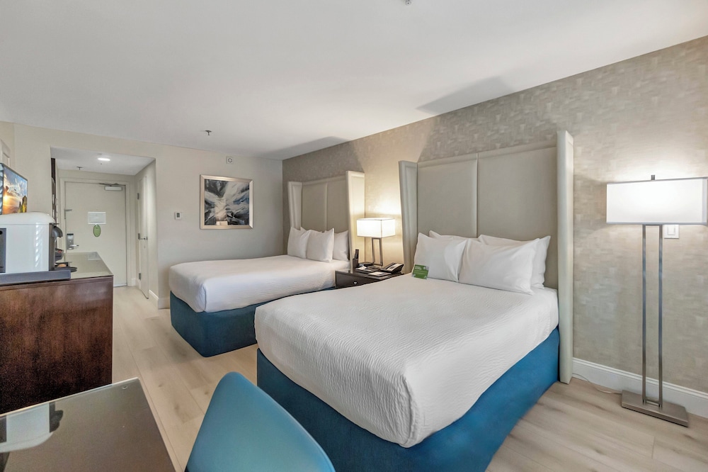 STANDARD, 2 DOUBLE BEDS, COURTYARD VIEW